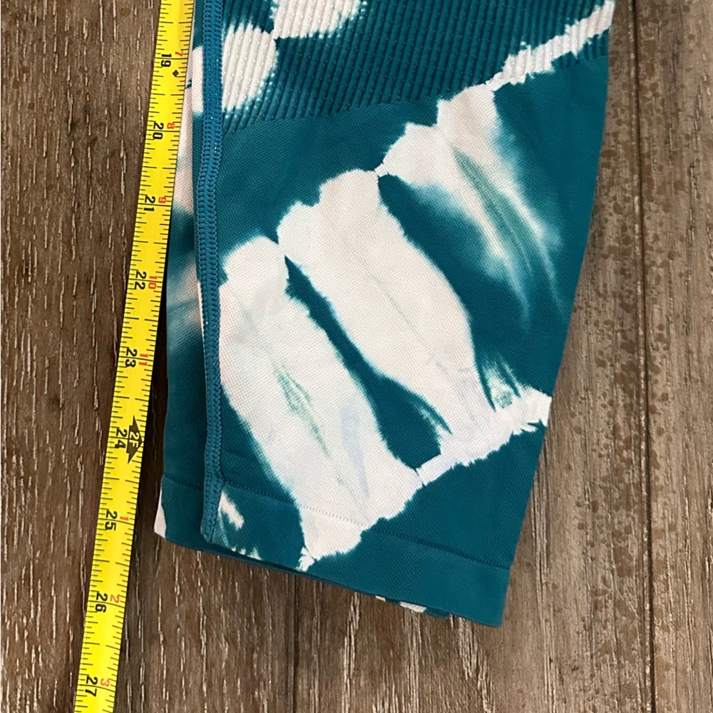Victoria’s Secret PINK Stylish Teal and White Tie-Dye Leggings - Picture 12 of 12